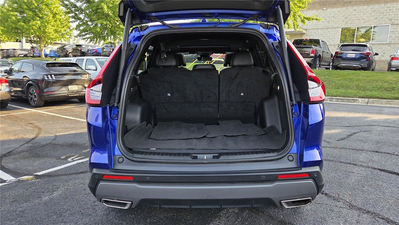 Used 2024 Honda CR-V Sport Touring image 2