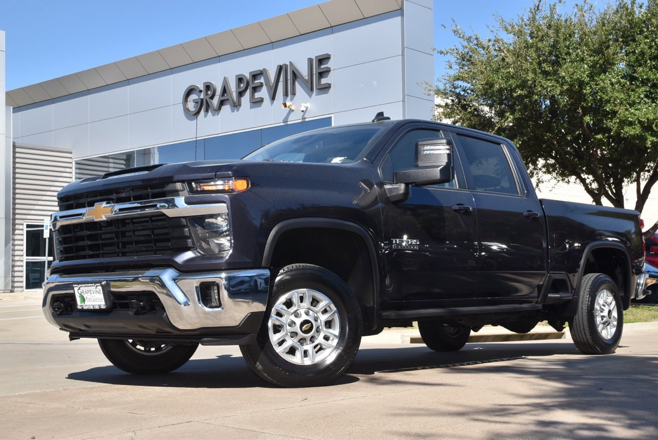 Used 2024 Chevrolet Silverado 2500 LT w/ Texas Edition RWD image 2