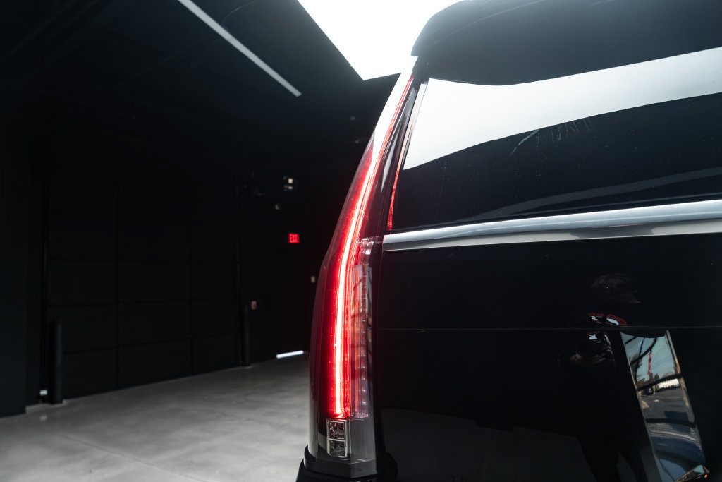 Used 2020 Cadillac Escalade Platinum AWD/4WD image 16