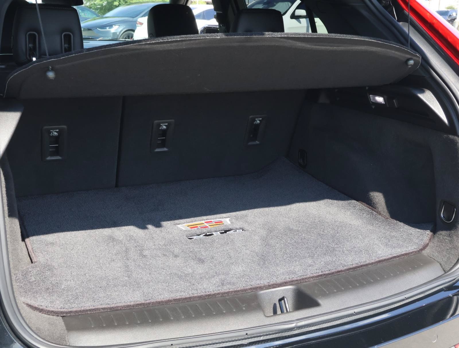 Used 2023 Cadillac XT4 Luxury w/ Cold Weather Package FWD image 26