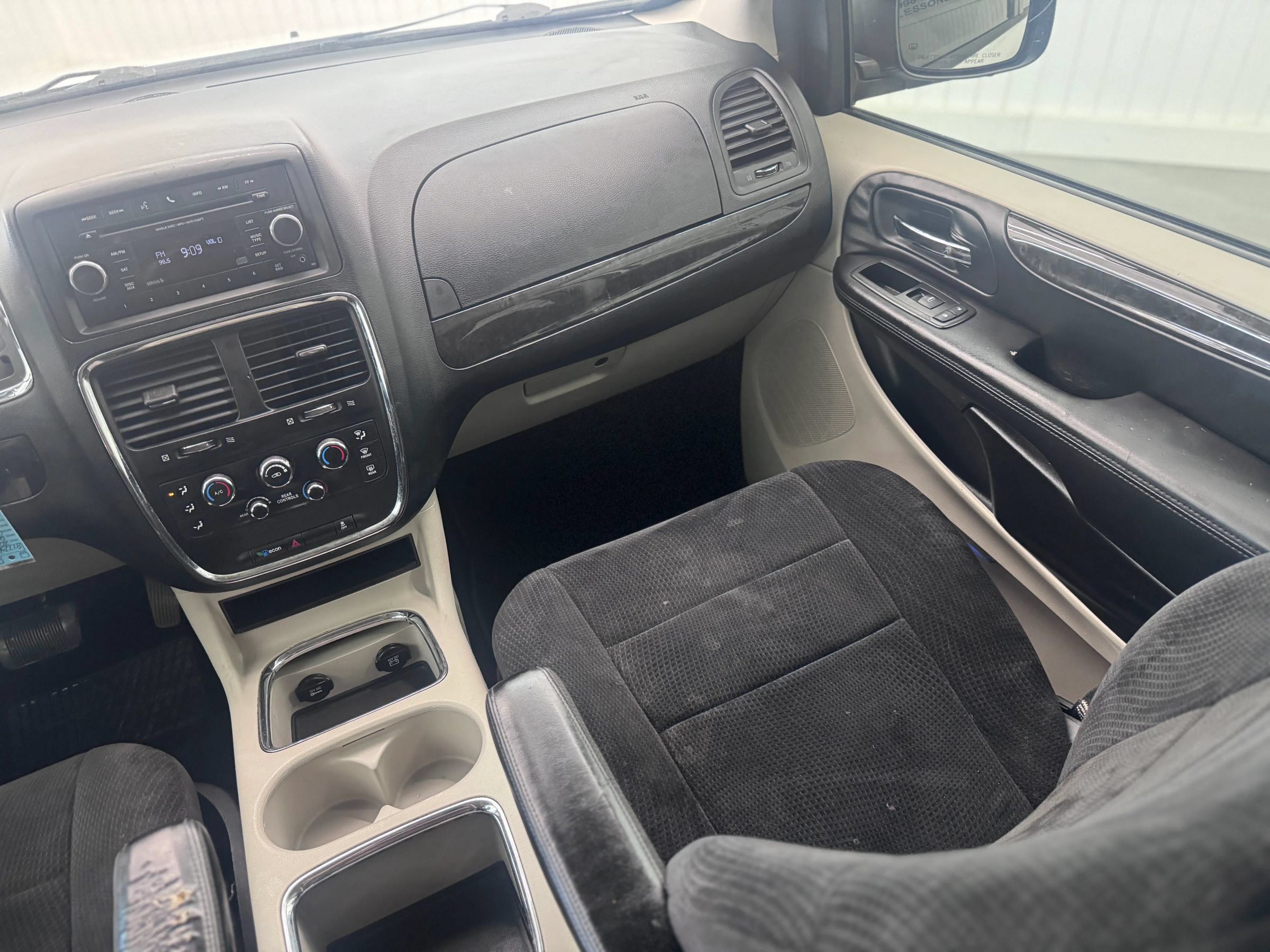 Used 2013 Dodge Grand Caravan SXT w/ UConnect Hands-Free Group FWD image 18
