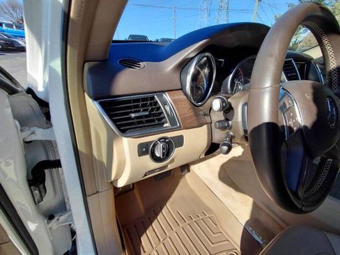 Used 2015 Mercedes-Benz ML 350 2WD w/ Premium 1 Package image 19