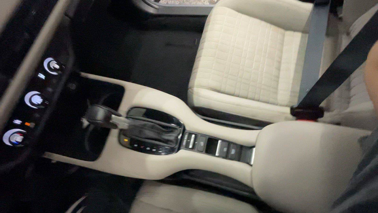 Certified 2024 Honda HR-V LX image 39