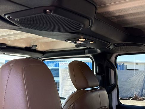 Used 2023 Jeep Wrangler Unlimited Sahara image 10