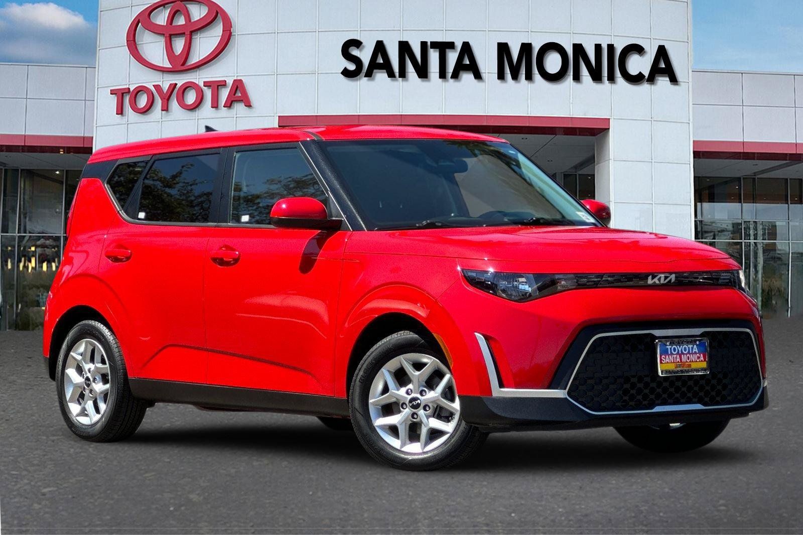 Used 2024 Kia Soul LX w/ Option Group 015 FWD image 2