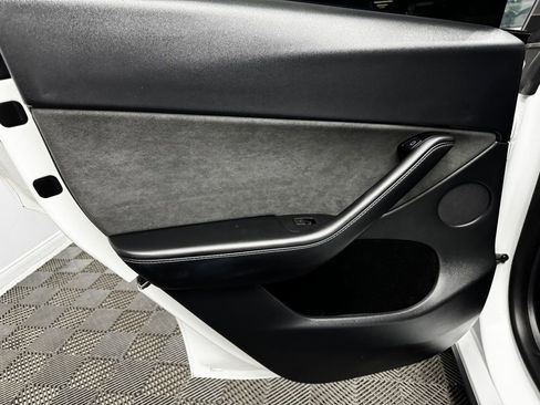 Used 2024 Tesla Model Y Long Range image 45