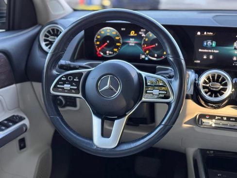 Used 2023 Mercedes-Benz GLB 250 4MATIC w/ Premium Package image 27