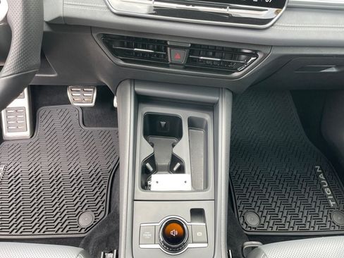 Used 2025 Volkswagen Tiguan SE R-Line AWD/4WD image 13