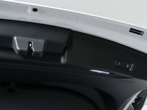 New 2025 Maserati Grecale Modena image 17