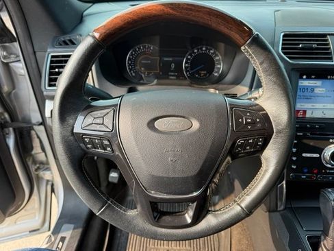 Used 2018 Ford Explorer Platinum AWD/4WD image 24