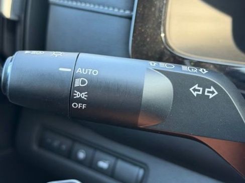 Used 2025 Nissan Pathfinder SV image 34