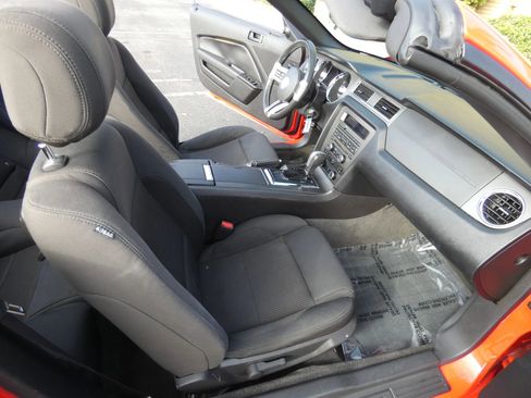 Used 2013 Ford Mustang Convertible image 25