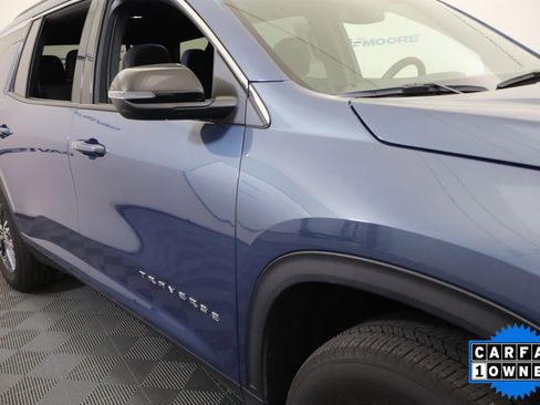 Used 2025 Chevrolet Traverse LT image 4