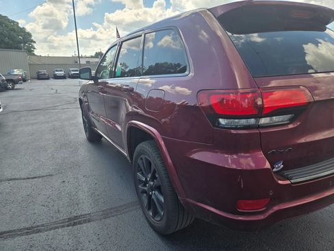 Used 2018 Jeep Grand Cherokee Altitude AWD/4WD image 5