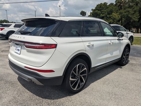 Used 2023 Lincoln Corsair Reserve w/ Equipment Group 201A image 4