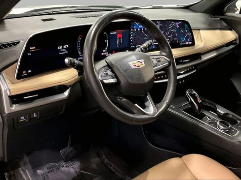 Used 2024 Cadillac XT4 Luxury w/ Cold Weather Package AWD/4WD image 18