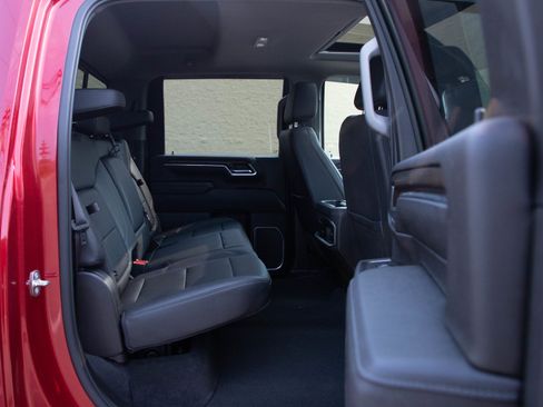 Used 2024 GMC Sierra 2500 SLT w/ SLT Convenience Package AWD/4WD image 13