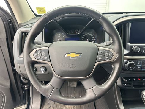 Certified 2022 Chevrolet Colorado Z71 w/ Z71 Midnight Edition AWD/4WD image 16