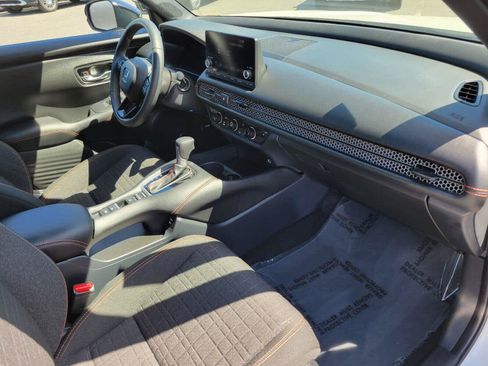 Used 2025 Honda HR-V Sport image 11