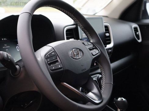 New 2025 Hyundai Venue Limited image 25