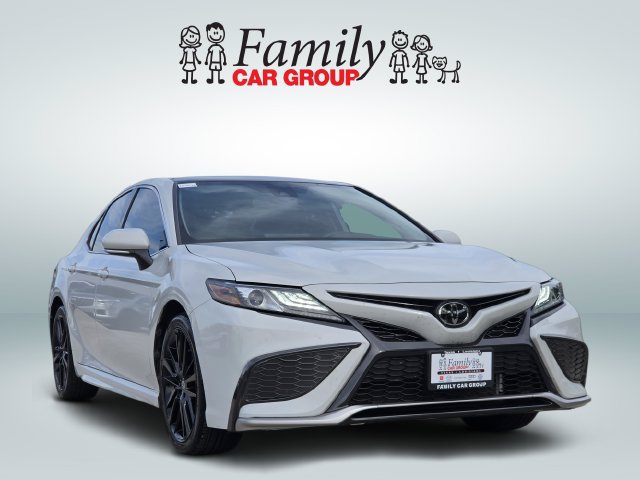 Used 2022 Toyota Camry XSE FWD image 2