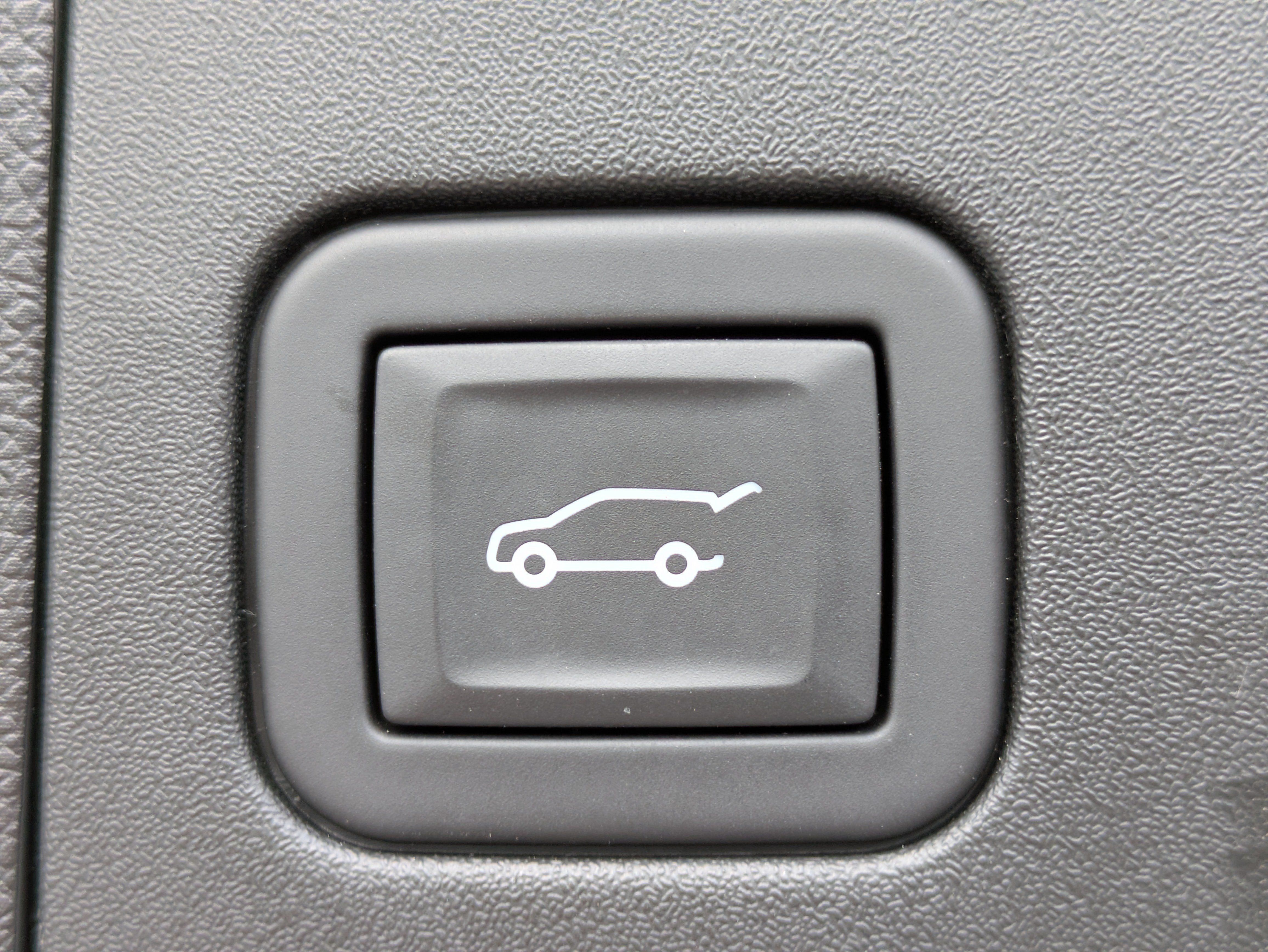 Certified 2024 Cadillac XT4 Sport FWD image 10