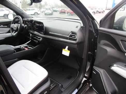 New 2026 Chevrolet Traverse High Country w/ LPO, Floor Liner Package image 32