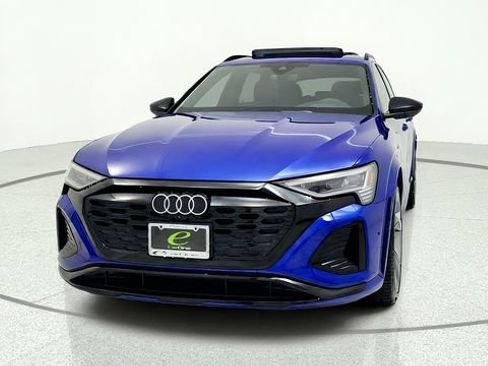 Used 2024 Audi Q8 e-tron Premium Plus AWD/4WD image 3