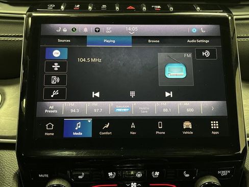 Used 2023 Jeep Grand Cherokee Limited w/ Luxury Tech Group II image 18