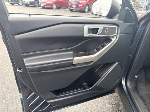 Used 2024 Ford Explorer XLT AWD/4WD image 24
