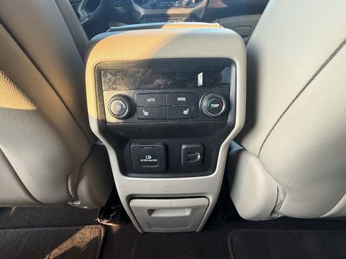 Used 2019 GMC Acadia Denali image 17