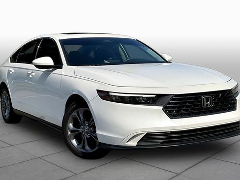Used 2023 Honda Accord EX image 3