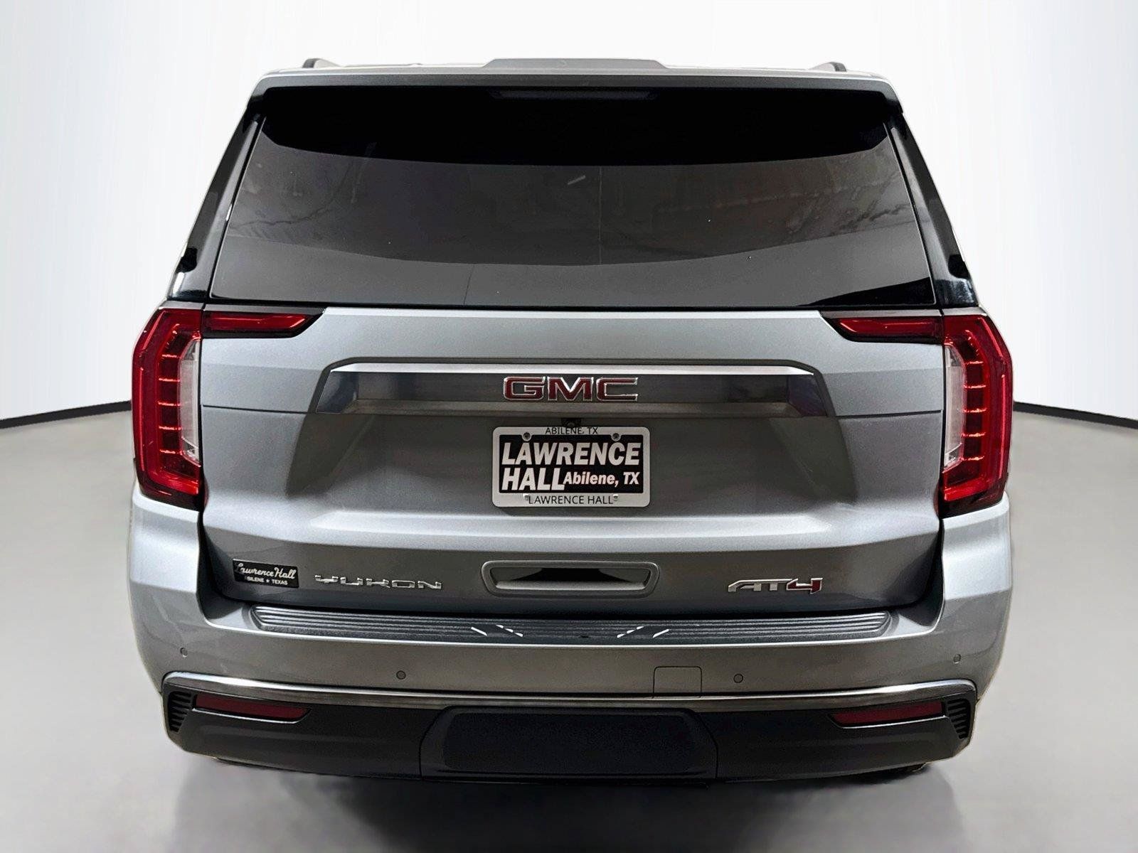 Used 2024 GMC Yukon XL AT4 w/ Technology Package AWD/4WD image 5