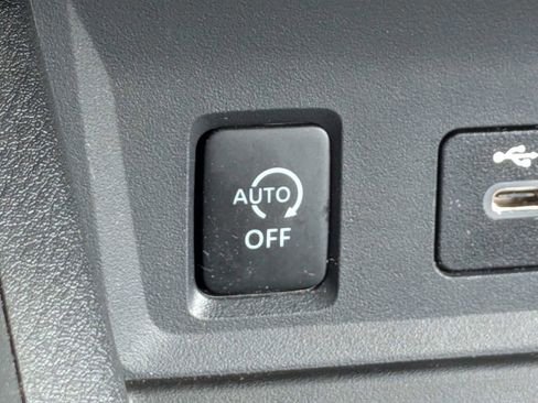 Used 2025 Nissan Sentra SV image 19