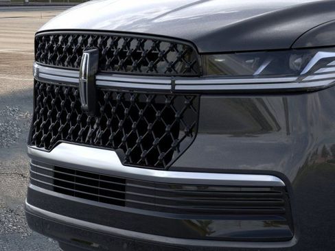 New 2026 Lincoln Navigator Reserve w/ Jet Appearance Package AWD/4WD image 17