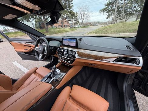 Used 2020 BMW 540i xDrive w/ M Sport Package image 28