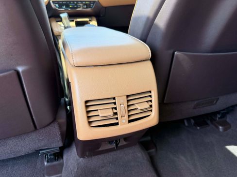 Used 2016 Lexus ES 350 w/ Luxury Package w/Wood Trim FWD image 16