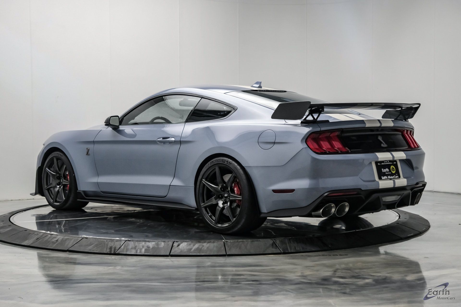 Used 2022 Ford Mustang Shelby GT500 w/ Carbon Fiber Track Pack RWD image 12