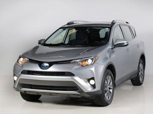 Used 2017 Toyota RAV4 XLE w/ All Weather Liner Package AWD/4WD image 28