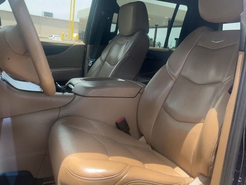 Used 2019 Cadillac Escalade ESV Platinum AWD/4WD image 3