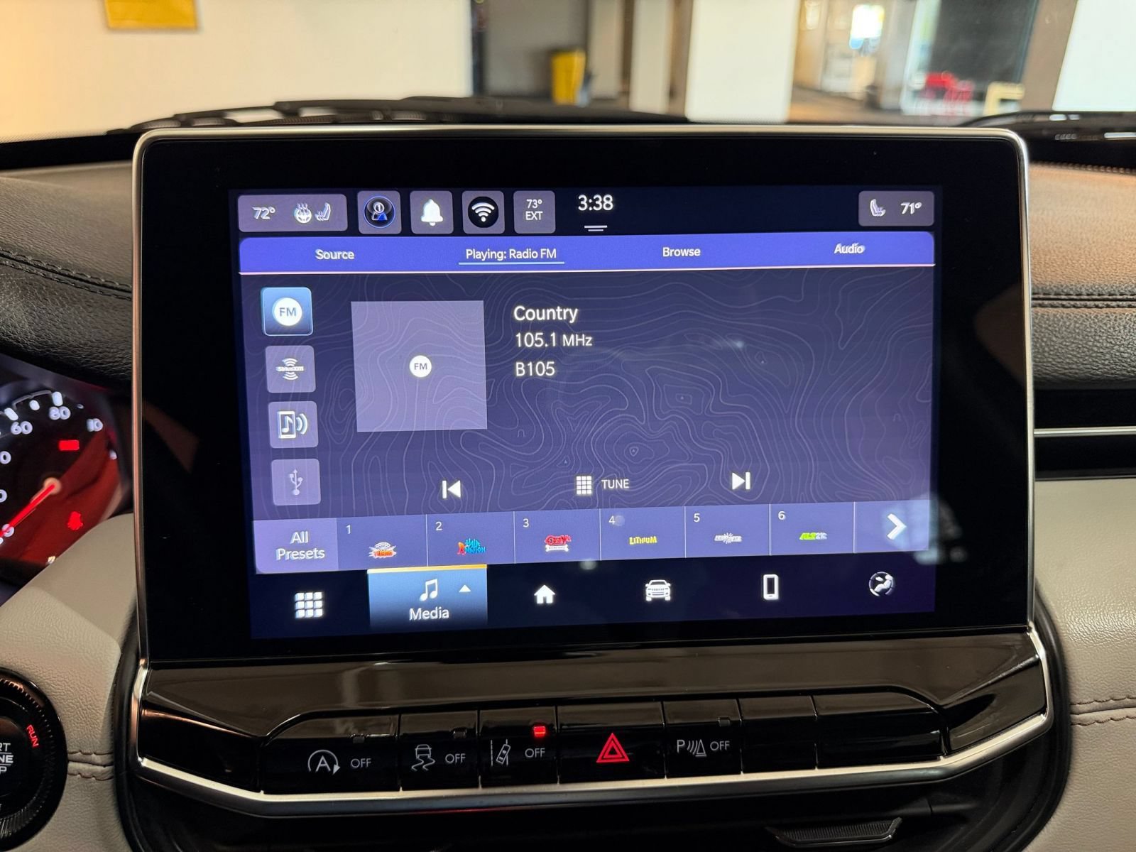 Used 2025 Jeep Compass Limited AWD/4WD image 19