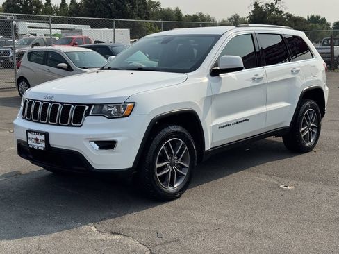 Used 2020 Jeep Grand Cherokee Laredo w/ 18" Wheel & 8.4" Radio Group AWD/4WD image 1