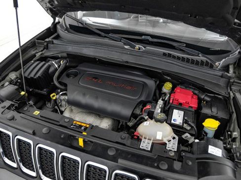 Used 2019 Jeep Renegade Latitude w/ Popular Equipment Group image 44