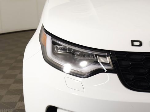 Used 2023 Land Rover Discovery S R-Dynamic image 18