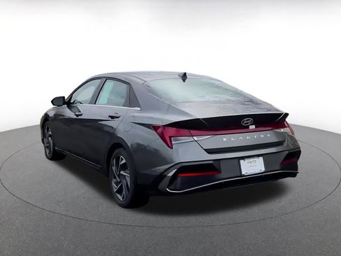 Used 2025 Hyundai Elantra SEL image 12