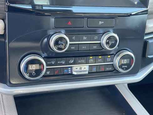 Certified 2022 Ford Expedition Limited image 17