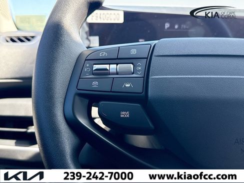 New 2025 Kia K4 LXS image 33