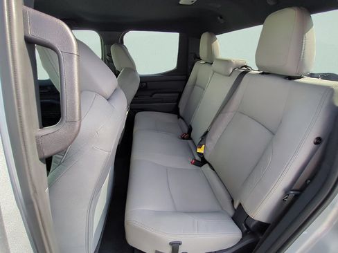 Used 2025 Toyota Tacoma SR5 AWD/4WD image 10