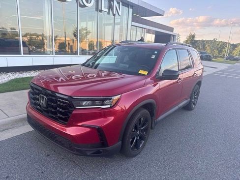 Used 2025 Honda Pilot Black Edition image 2