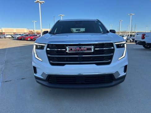 Used 2025 GMC Acadia Elevation image 3